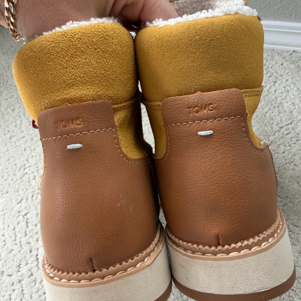Toms Tan & Mustard Lace-Up Winter Boots with Burgundy Laces - Picture 6 of 6